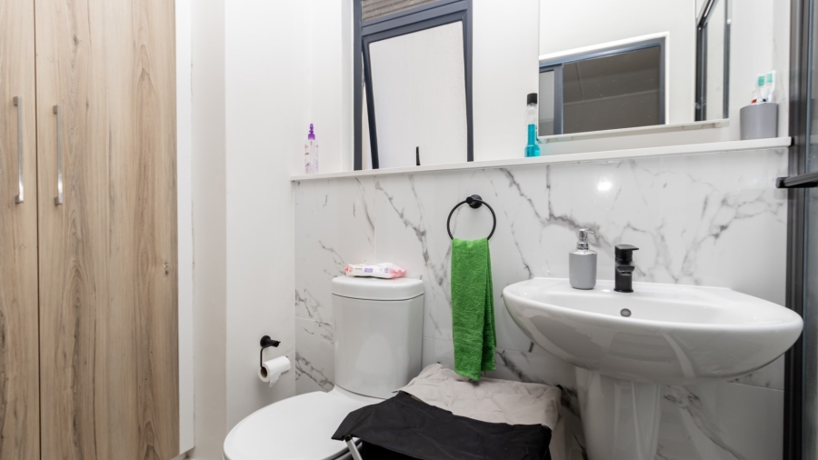 To Let 2 Bedroom Property for Rent in Sandown Western Cape